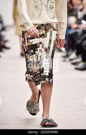 Schuhe während der Paco Rabanne Show im Rahmen der Paris Fashion Week Womenswear Herbst/Winter 2018/2019 in Paris, Frankreich am 2018. März. Foto von Alain Gil Gonzalez /ABACAPRESS.COM Stockfoto