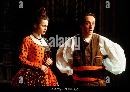 Helena Bonham Carter (Rosine), Lee Cornes (Figaro) in THE MARRIAGE OF FIGARO by Beaumarchais at the Palace Theatre Watford 11/03/1992 Design: Bruno Santini Beleuchtung: Christopher Toulmin Regie: Lou Stein Stockfoto