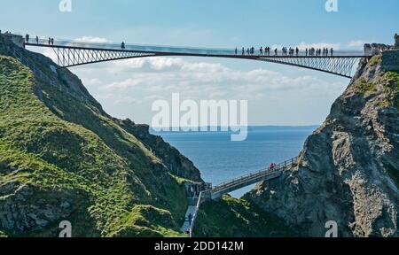 Die neue Fußgängerbrücke über das Tintagel Schloss im Norden Cornwall Coast Stockfoto