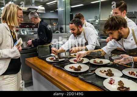 Küchenteam im Hotel Alàbriga, Sant Feliu de Guíxols, Spanien Stockfoto