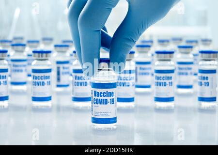 Covid 19 Impfstoffflaschen, Corona Virus Cure Herstellungskonzept. Stockfoto