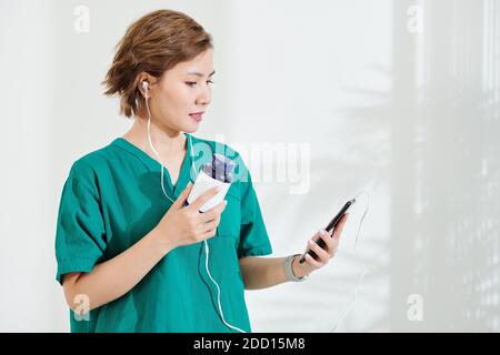 Empfehlen gute Ergänzungen online Stockfoto
