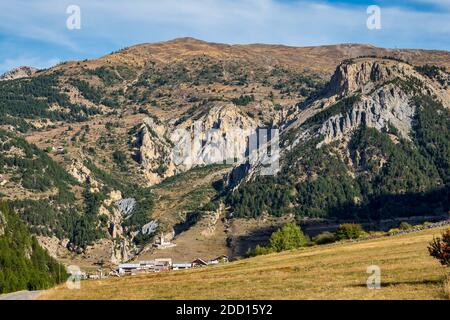 Alpenlandschaft der französischen alpen, Cervieres in den Provence-Alpes, Frankreich. Stockfoto