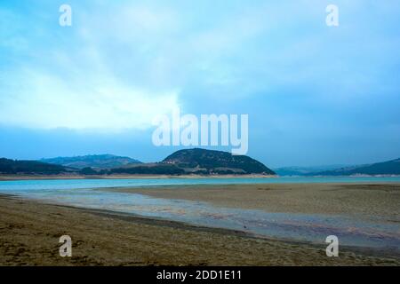 Guardialfiera Lake, Molise, Italien: Trockener See Stockfoto