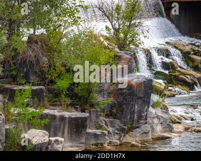 Aus nächster Nähe mit dem Mann gemacht Wasserfällen von Idaho City, Idaho, USA Stockfoto