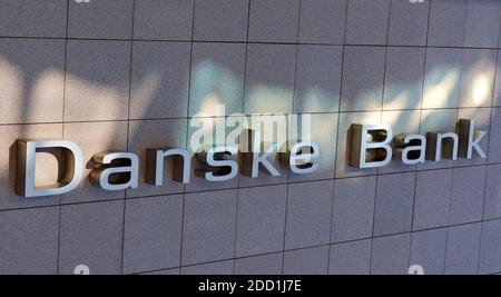 Oslo, Norwegen - 29. August 2020: Großes Logo am Hauptsitz der Danske Bank. Stockfoto