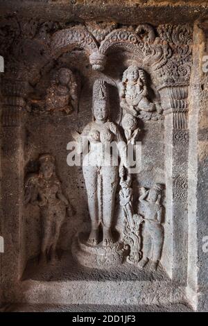 Reliefschnitzereien in Kailasa oder Kailash Tempel in den Ellora Höhlen in Maharashtra, Indien Stockfoto