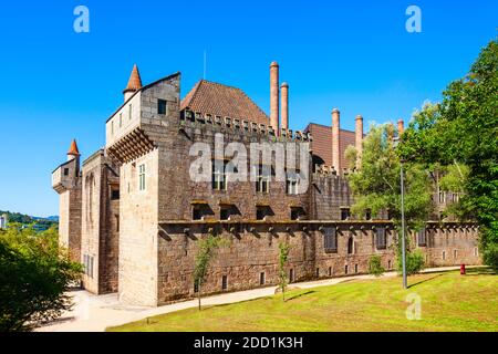 Palast der Herzöge von Braganza oder Paco dos Duques de Braganca ist ein mittelalterliches Anwesen in Guimaraes Stadt, Portugal Stockfoto