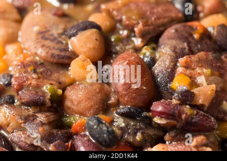 Hausgemachte Barbecue gebackene Bohnen in einer Schüssel Stockfoto