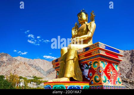 Maitreya Buddha Statue im Likir Kloster oder Gompa im Likir Dorf in der Nähe von Leh in Ladakh, Nordindien Stockfoto