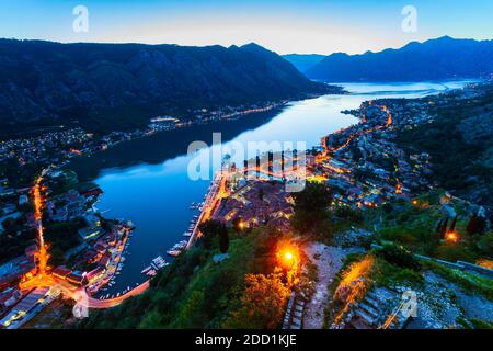 Kotor Altstadt oder stari Grad Luftbild in Bucht von Kotor oder Boka Kotorska, Montenegro Stockfoto