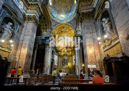 Innenansicht der Kirche von Santa Maria Maddalena in Rom Italien mit Marmorwänden, Blattgold und die Kunst der Renaissance Stockfoto