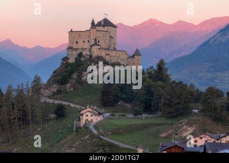 Schloss Tarasp, Scuol, Engadin, Graubünden, Schweiz, Europa Stockfoto