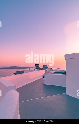 White Wash Architektur auf Santorini Island, Griechenland. Der Blick auf Caldera Meer mit entspannenden Sommerurlaub Stimmung, Vibes. Romantik Liebe Paar Stockfoto