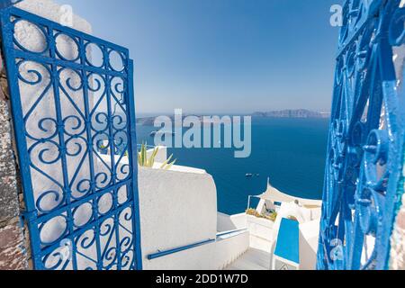 Wunderschöne weiße Caldera Ansicht von Santorini in Griechenland. Sommerferien Hintergrund. Luxus Reise Tourismus Konzept. Tolles Sommerziel, entspannen Stockfoto