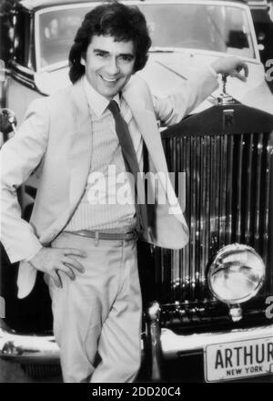 Dudley Moore, drei Viertel Länge Werbung Porträt für den Film, 'Arthur', Warner Bros., 1981 Stockfoto