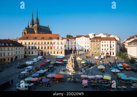 Brno, Mähren, Tschechische Republik - September 12 2020: Bauernmarkt auf Zelny Trh Kohlmarkt am Morgen. Stockfoto