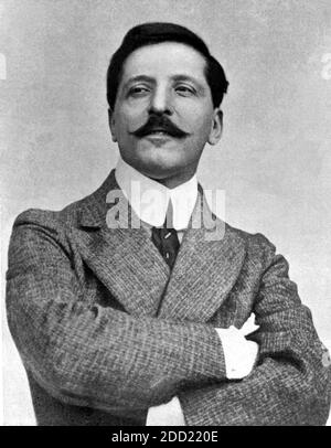 1907 Ca, ITALIEN : der italienische Dramatiker ROBERTO BRACCO ( 1861 - 1943 ), Autor des Stücks SPERDUTI NEL BUIO ( 1901 ) - LETTERATO - SCRITTORE - LETTERATURA - Schriftsteller - Schriftsteller - Literatur - Drammaturgo - TEATRO - THEATER - commediografo - baffi - Schnurrbart - VERISTA - VERISMO - ritratto - Portrait - Kragen - colletto - cravatta - Krawatte - baffi - Schnurrbart --- Archivio GBB Stockfoto