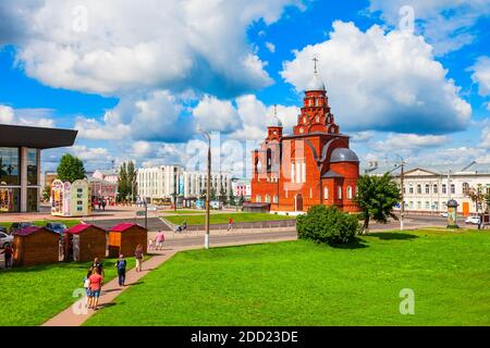 WLADIMIR, RUSSLAND - 09. AUGUST 2020: Troizkaya-Kirche der Heiligen Dreifaltigkeit im Zentrum der Stadt Wladimir, Goldener Ring Russlands Stockfoto