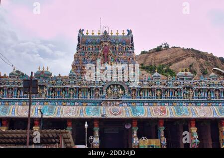 Madurai, Indien - 02. November 2018: Thiruparankundram Murugan Tempel oder Subramanya Swamy Tempel ist ein Hindu-Tempel und einer der sechs Aboden von Murugan Stockfoto