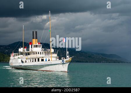 LAUSANNE, SCHWEIZ - 24. Juni 2013: Steambot 'La Suisse', am 31. Mai 1910 in Dienst gestellt, 2011 vom Kanton Waadt als historisches Monument eingestuft. Stockfoto