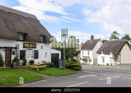 The Bull Pub, The Green, Great Milton, Oxfordshire, England, Großbritannien Stockfoto