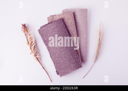 Light Set Sail Champagner und graue Farben gunny textile Proben. Getönte Foto von Stoff Textur Hintergrund Stockfoto