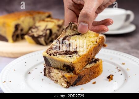 Marmor Schokolade Pfund Kuchen Stockfoto