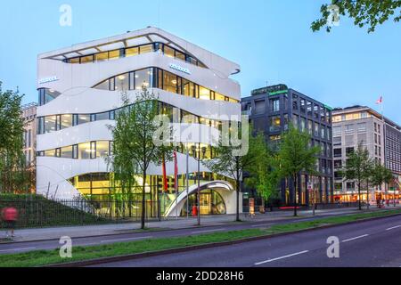 Berlin, Deutschland - 20. April 2018 - markante moderne Bürogebäude an der Ebertstraße, in der Nähe des Potsdamer Platzes in Berlin, Deutschland. Das Gebäude, Stockfoto