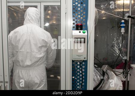 Tragbares Plastikkrankenhaus für ebola, Kovid oder Pandemie Stockfoto