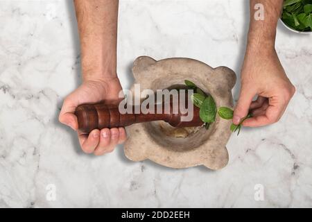 Schritt für Schritt von Spaghetti bis Pesto-Sauce Stockfoto