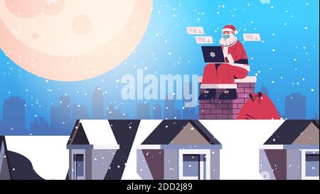 weihnachtsmann in Maske sitzt auf dem Dach mit Laptop glücklich Neujahr fröhlich weihnachten Feier Konzept voller Länge horizontal vektorgrafik Stock Vektor