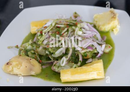 Peruanische Ceviche mit gekochtem Yuca Stockfoto