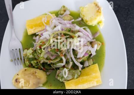 Peruanische Ceviche mit gekochtem Yuca Stockfoto