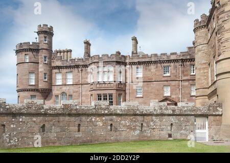 Maybole, Carrick, Schottland - 19. Mai 2012: Außenansicht des Culzean Castle, gelegen an den Klippen von Ayrshire, Maybole, Carrick, Schottland. Für die Öffentlichkeit zugänglich. Stockfoto