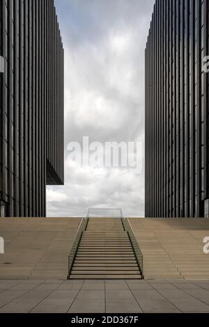 Düsseldorf, Medienhafen, Hafenspitze, Hotel Hyatt Regency Düsseldorf, 2008-2011 vom Architekturbüro JSK erbaut Stockfoto