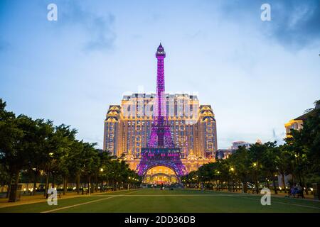 Macao Pariser Hotel bei Nacht Stockfoto