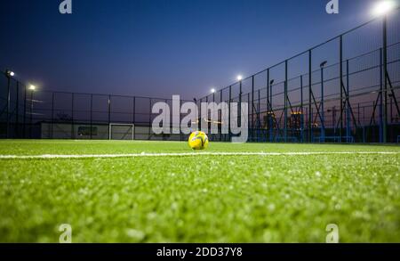 Käfig fünf-pro-Seite Fußballfeld Stockfoto