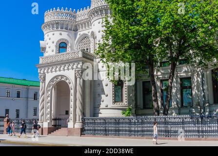 Empfang Haus der Regierung der Russischen Föderation, Wozdvizhenka Straße, 16. Das ehemalige Herrenhaus von Arseni Morosov, "Haus des Narren". Mosco Stockfoto