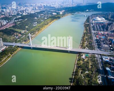 Stadtbild der Wuxiang Brücke in Nanning, Guangxi, China Stockfoto