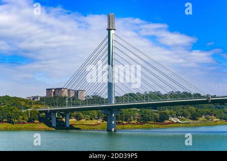 Stadtbild der Wuxiang Brücke in Nanning, Guangxi, China Stockfoto