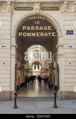 Nantes (Nordwestfrankreich): Einkaufszentrum 'Passage Pommeraye', eingetragen als National Historic Landmark (Französisch "Monument historique"), Architekt Stockfoto