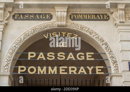 Nantes (Nordwestfrankreich): Einkaufszentrum 'Passage Pommeraye', eingetragen als National Historic Landmark (Französisch "Monument historique"), Architekt Stockfoto