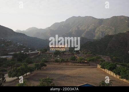 Tigray, Äthiopien - 14. August 2018. : kleine Stadt in der Nähe von Alitena in Tigray Region von Äthiopien Stockfoto