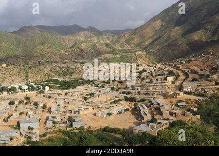 Tigray, Äthiopien - 14. August 2018. : kleine Stadt in der Nähe von Alitena in Tigray Region von Äthiopien Stockfoto