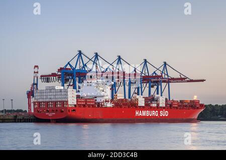 Geographie / Reisen, Deutschland, Hamburg, Hamburg, Containerschiff Hamburg Süd im Containerterminal , Additional-Rights-Clearance-Info-not-available Stockfoto