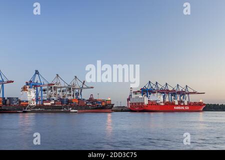 Geographie / Reisen, Deutschland, Hamburg, Hamburg, Containerschiff Hamburg Süd im Containerterminal , Additional-Rights-Clearance-Info-not-available Stockfoto