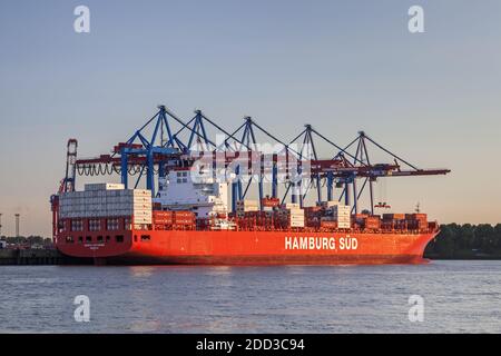 Geographie / Reisen, Deutschland, Hamburg, Hamburg, Containerschiff Hamburg Süd im Containerterminal , Additional-Rights-Clearance-Info-not-available Stockfoto