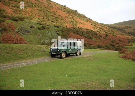 Ein Land Rover des National Trust Ranger im Tal der Kartoniermühle, Shropshire, England, Großbritannien. Stockfoto