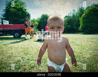 GROSSBRITANNIEN / England / Familie Romani hat am 18. Mai 2020 in Ham Lands, Richmond, Greater London, ein Lager aufgebaut. Stockfoto